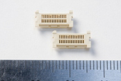 精密成形　精密金型　コネクタ　BtoB　0.4　ゲーム機　LCP　液晶ポリマー  