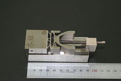 古代工人の知恵をヒントに開発した、精密保持精度の「木組みバイス」　幅30mm