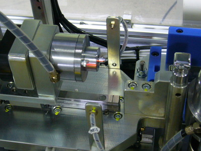 自動化時代対応のロボットによる複数箇所圧入装置