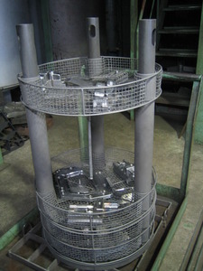 ガス軟窒化処理　金型　冶工具　セット方法