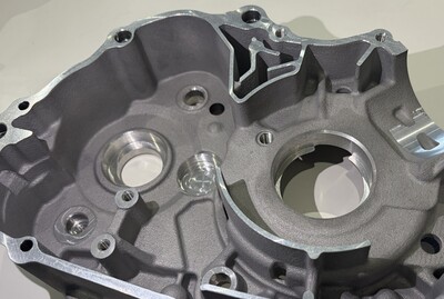 自動二輪クランクケース高精度加工｜　円筒度0.005mm