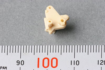 POM,PC,PEEK等　各種エンプラの微細精密加工承ります