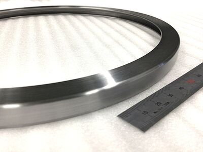 内径溝付き薄肉カバーを治具で歪みなく高品質化！薄肉旋盤加工事例　t=1.5㎜　平行度0.01、平面度0.01
