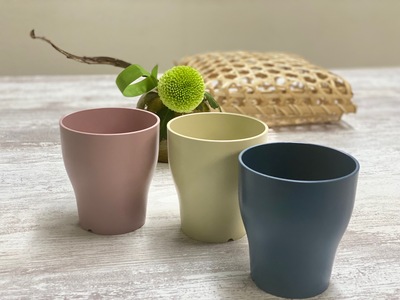 ポリ乳酸樹脂製の優しいコップ!! 今後のプラスチック業界を支える「安心・安全」な食器事例（SDGs）