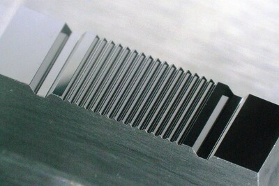 超硬合金製精密キャッチャー(MTフェルール用位置決め治具)