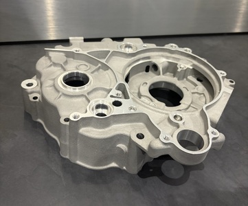 自動二輪クランクケース高精度加工｜平面度0.015mm・平行度0.03mm