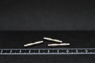 SUS303材によるΦ5・ピン製品になります。