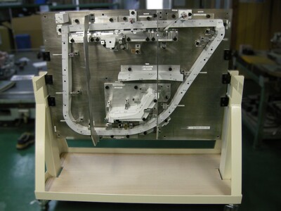 ドアトリム検査治具　（回転式）