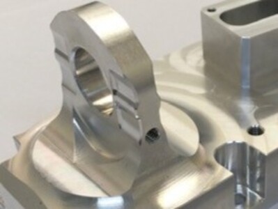 A7075材を使用したハウジングを横型マシニングセンタで量産加工致します