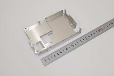 スマート家電向け筐体・シールド・ブラケットの精密板金×金属プレス ハイブリッド加工対応