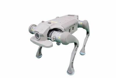 【AGIBOT D1 Ultra｜四足歩行ロボットで点検・巡回・研究開発を支援】