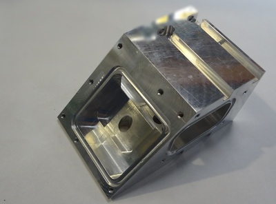 【A5052】アルミの切削加工　産業機械部品（レーザー装置）　小ロット対応