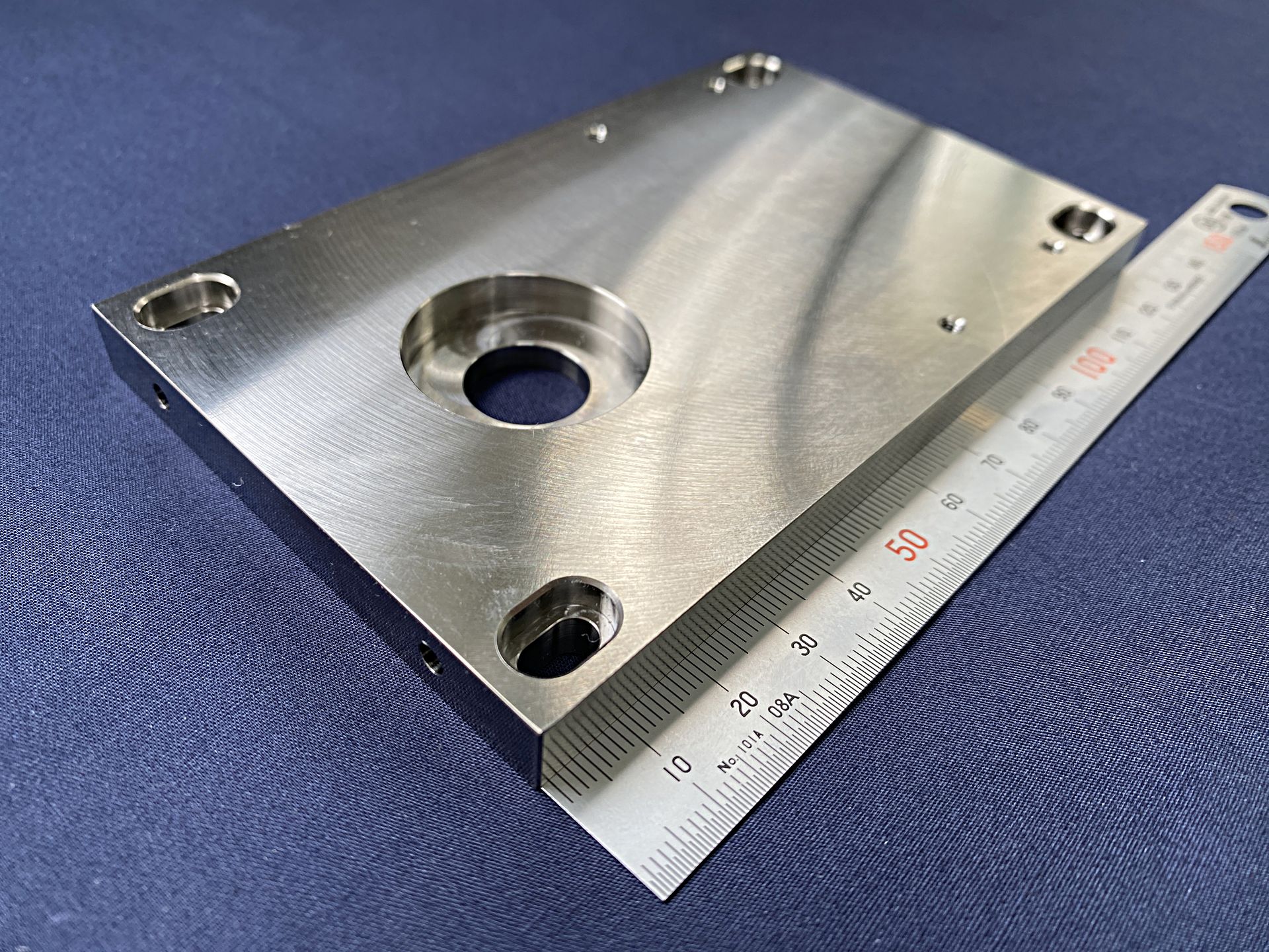 64チタン 切削加工 5軸MC ﾌﾟﾚｰﾄ 深穴加工 6Al-4V-Ti - 株式会社八田製作所