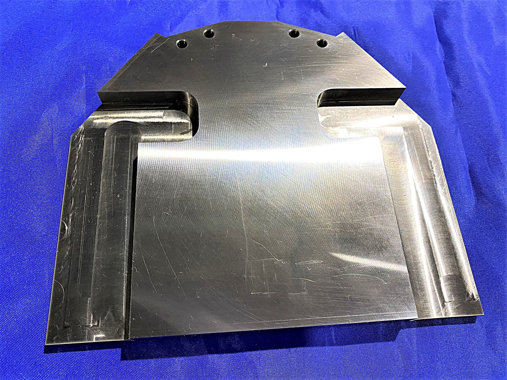 機械加工 防止板製品 フライス加工 ワイヤーカット 高品質な加工を実現します - 株式会社 モハラテクニカ