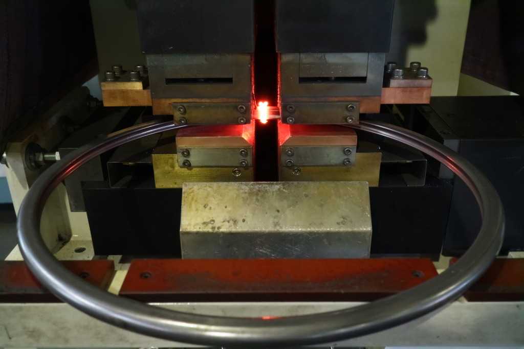 フラッシュバット溶接機 - 株式会社 丸山機械製作所