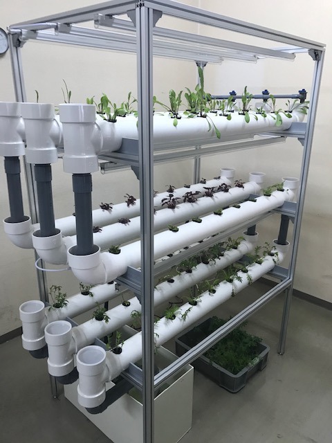 Pvc製 植物工場向け 水耕栽培用穴あきパイプ ホワイト 塩ビ管の穴加工 株式会社 宮田工業所