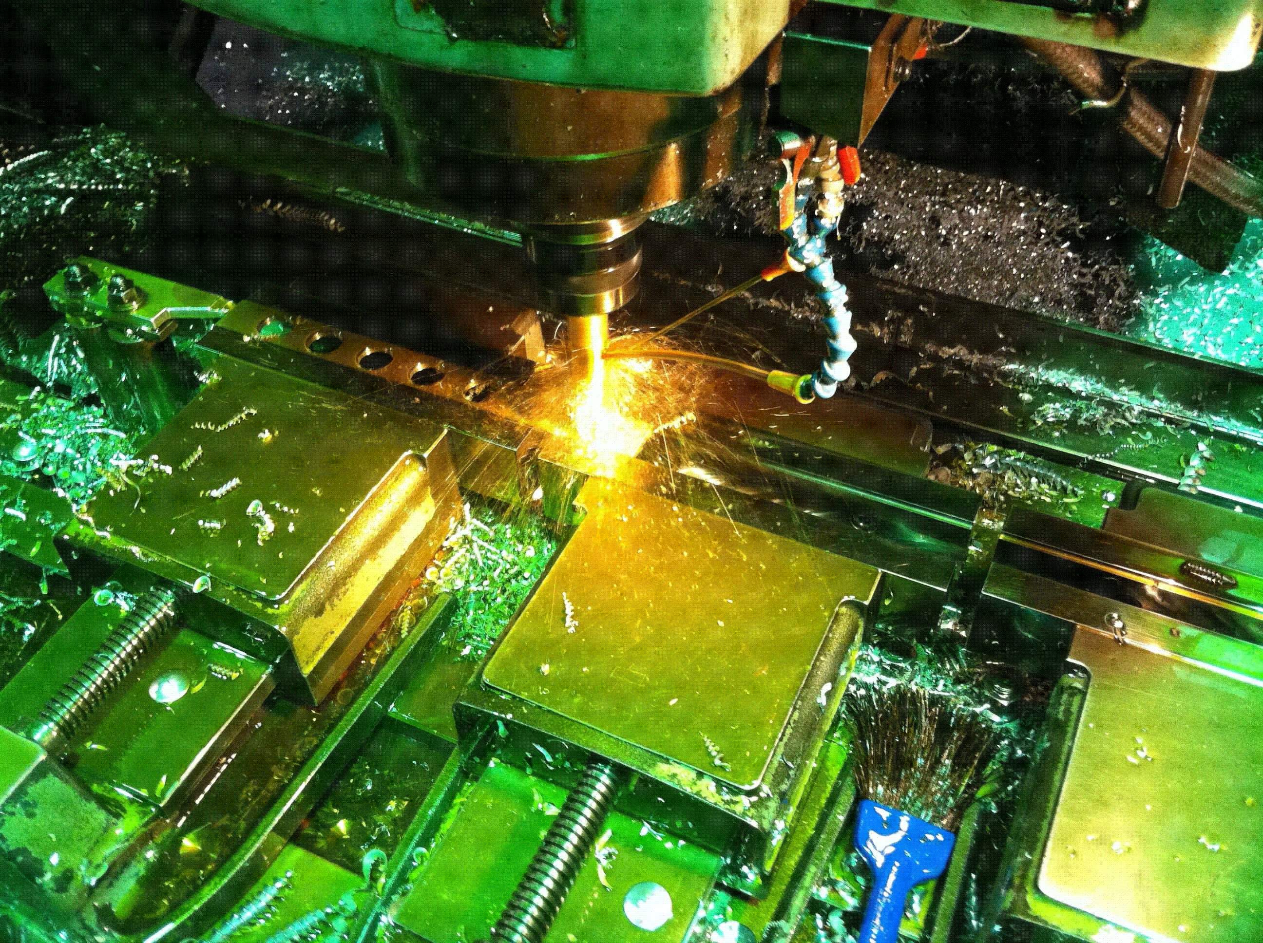 鋳物、鉄、アルミ、ステンレス等各種金属加工いたします。 - 有限会社 サン鉄工
